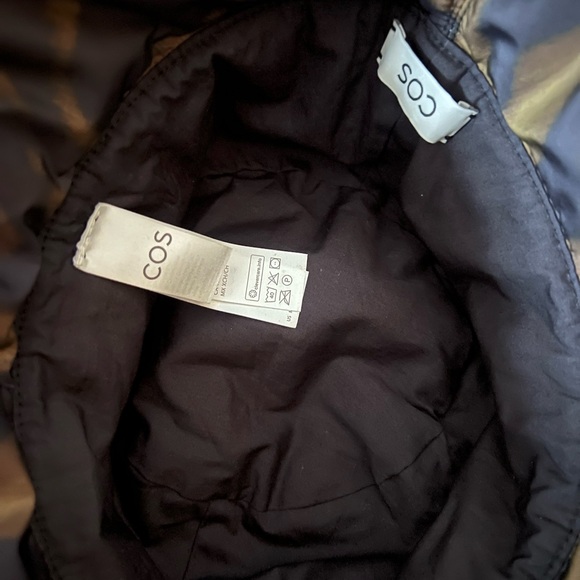 Cos tiger printed padded bucket hat in size XS/S - Picture 5 of 6